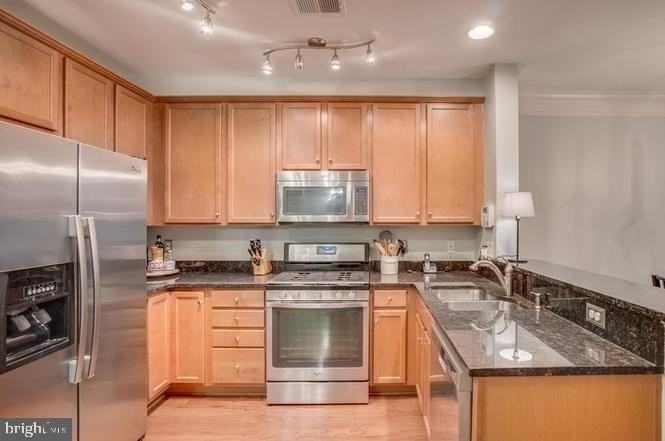2291 Kew Gardens Dr - Photo 5 of 37