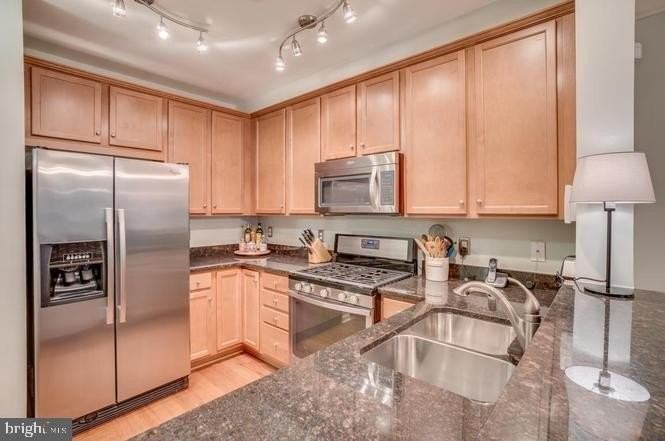 2291 Kew Gardens Dr - Photo 6 of 37