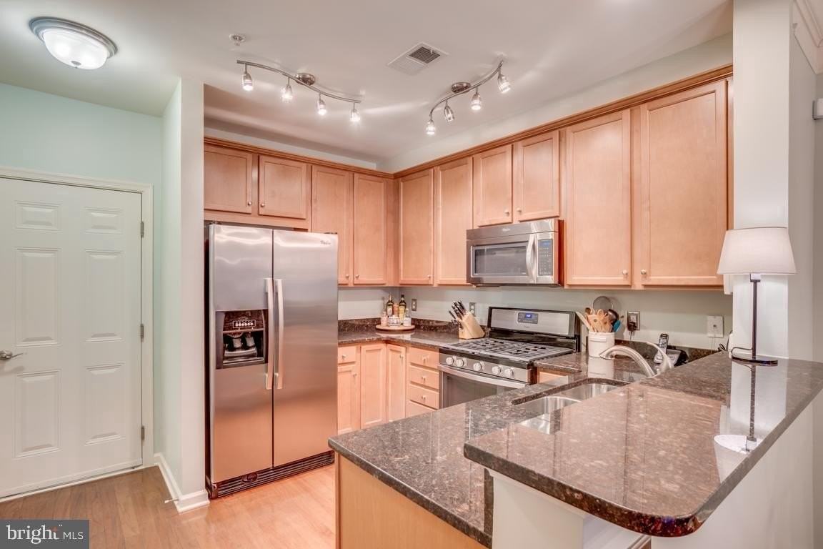 2291 Kew Gardens Dr - Photo 7 of 37