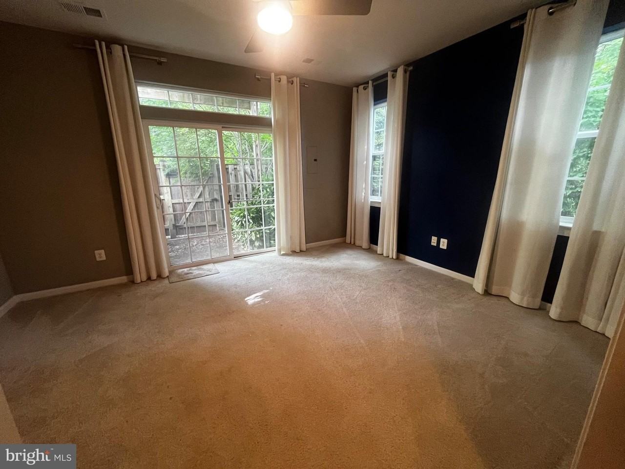 8195 Falls Grove Dr - Photo 2 of 22