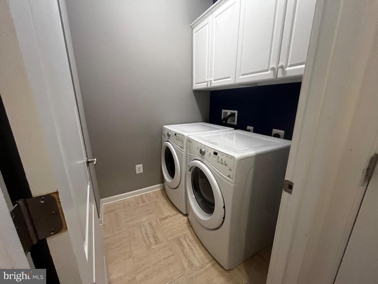 8195 Falls Grove Dr - Photo 4 of 22