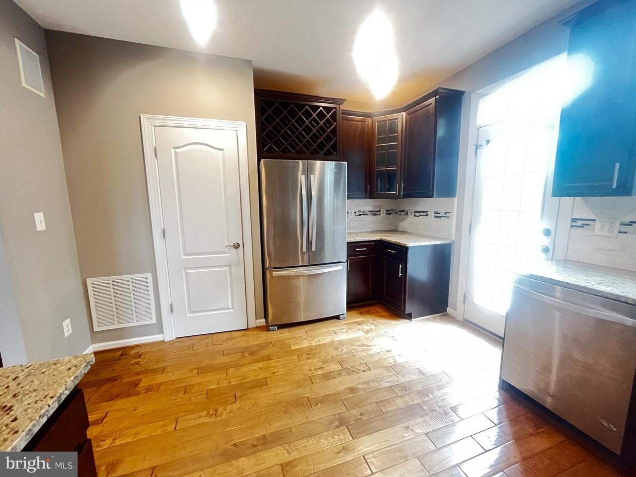 8195 Falls Grove Dr - Photo 7 of 22