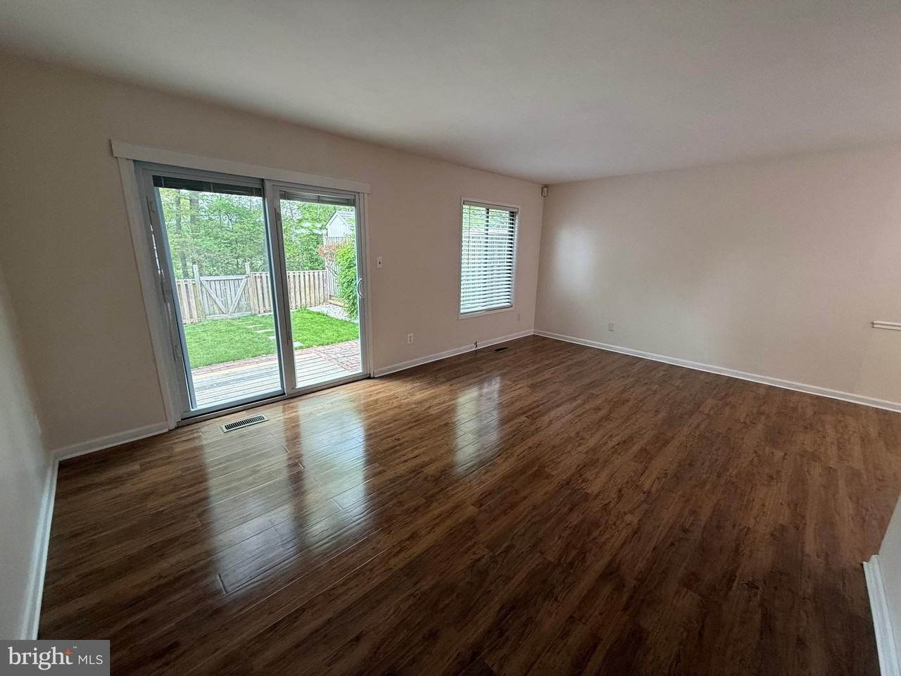 12457 Andover Ct - Photo 7 of 34