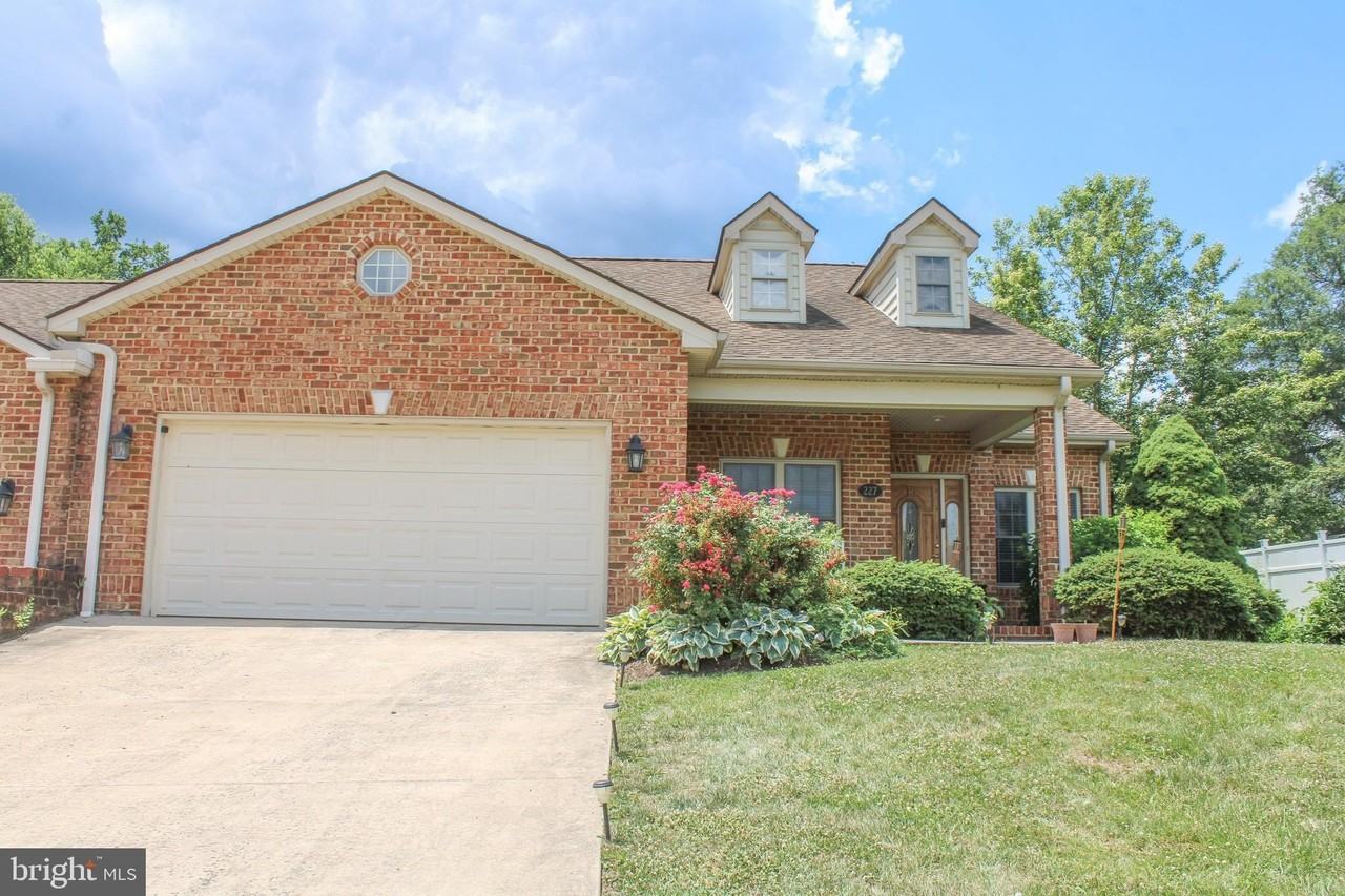 227 Donna Dr - Photo 3 of 10