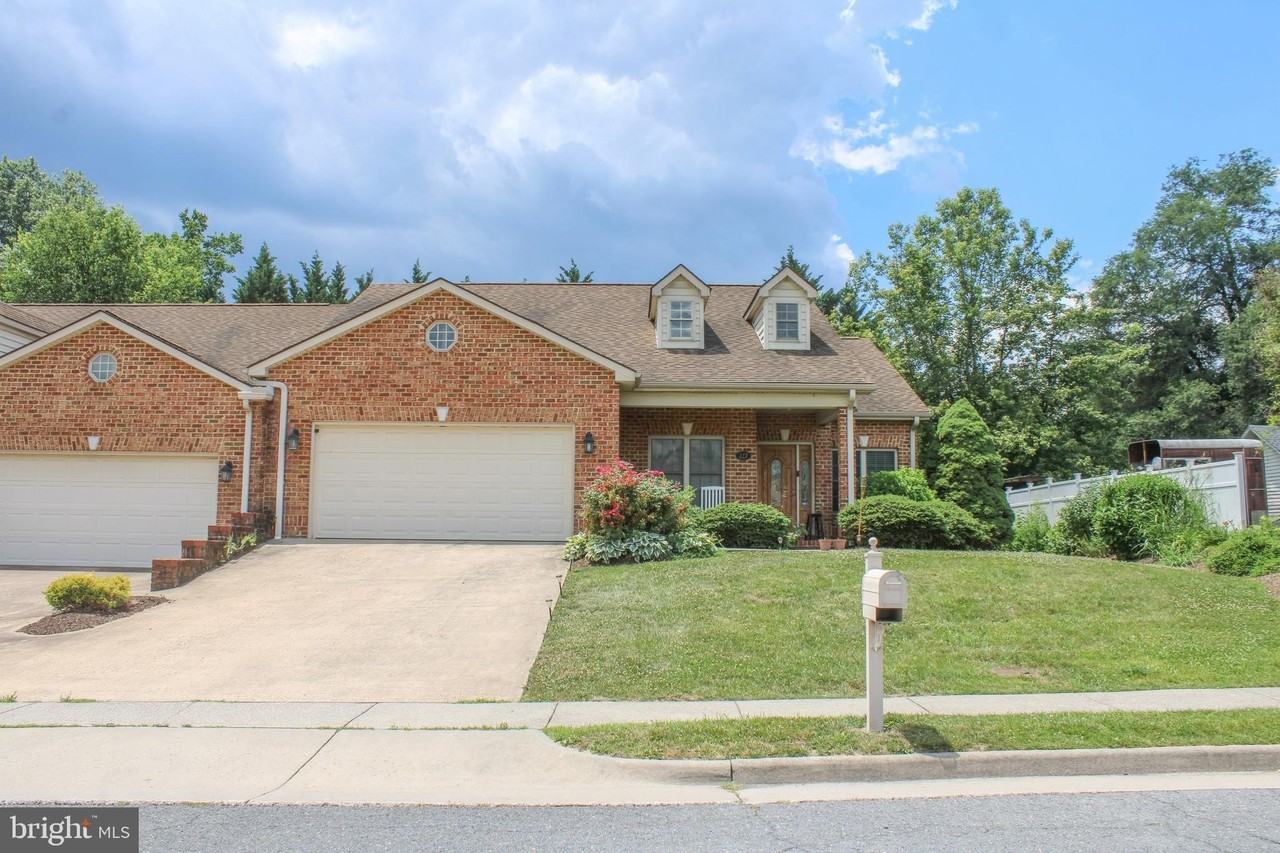 227 Donna Dr - Photo 4 of 10