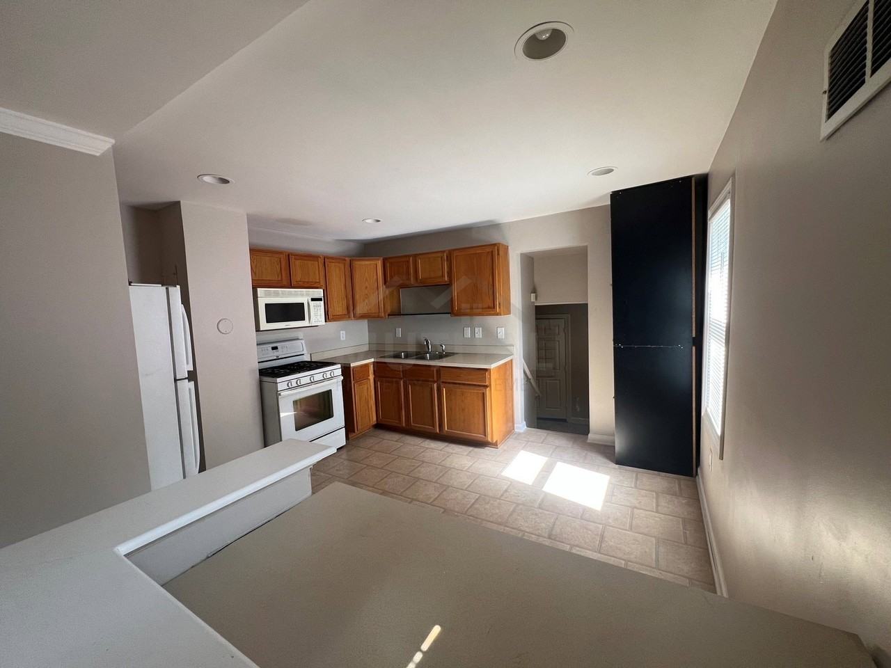 429 E Milton Ave - Photo 4 of 8