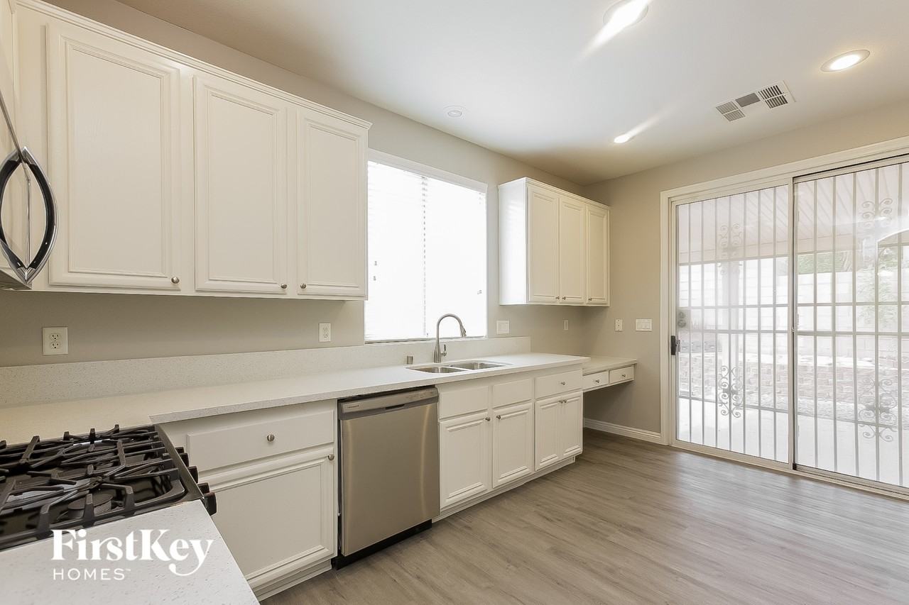 7884 Teal Harbor Ave - Photo 4 of 15
