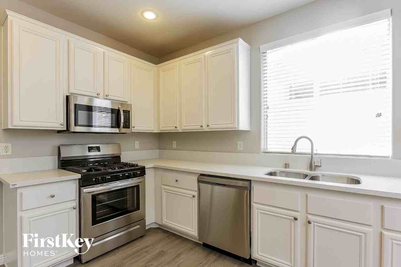 7884 Teal Harbor Ave - Photo 5 of 15