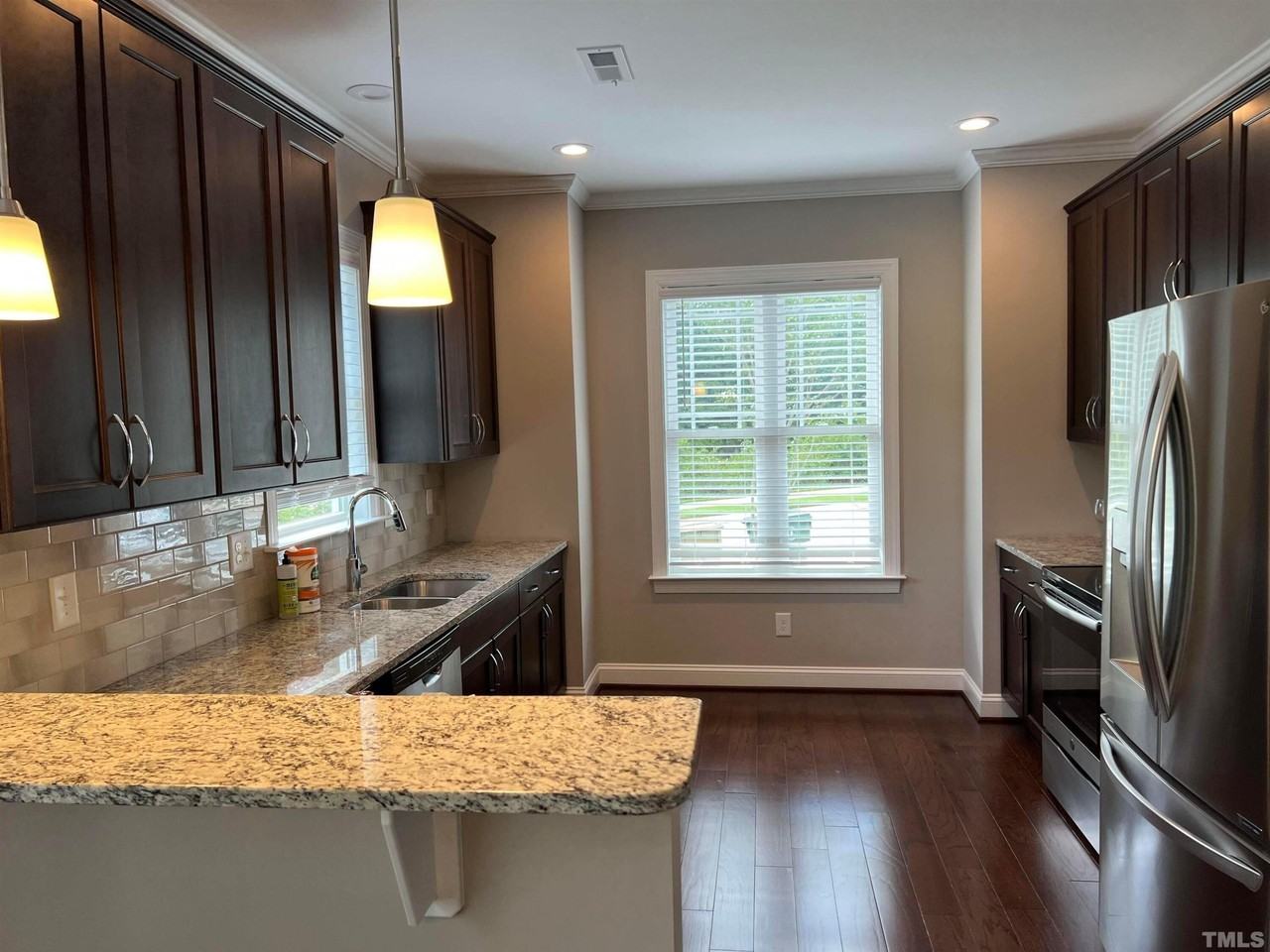 555 Mariah Towns Way - Photo 3 of 17