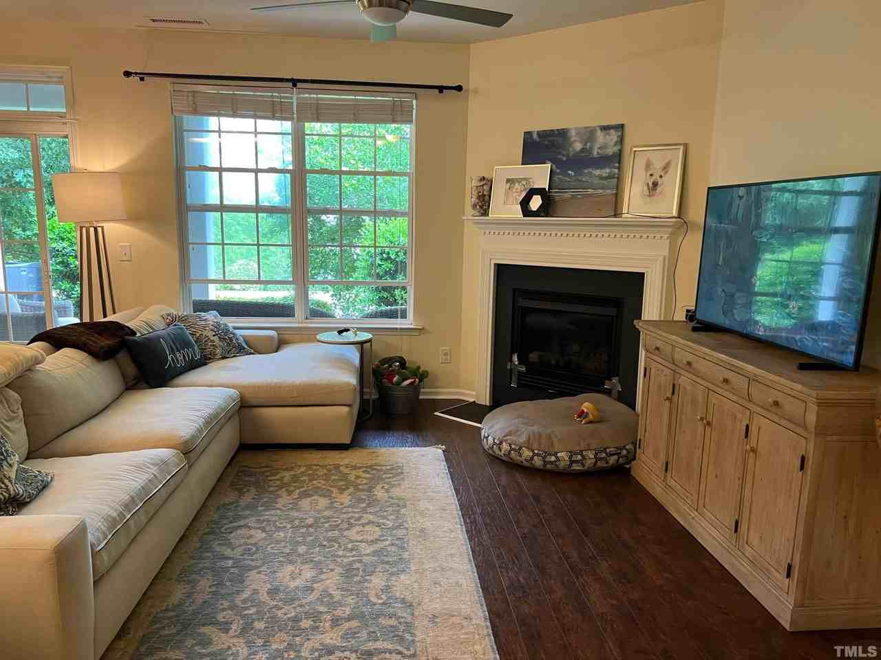 124 Longchamp Ln - Photo 3 of 13