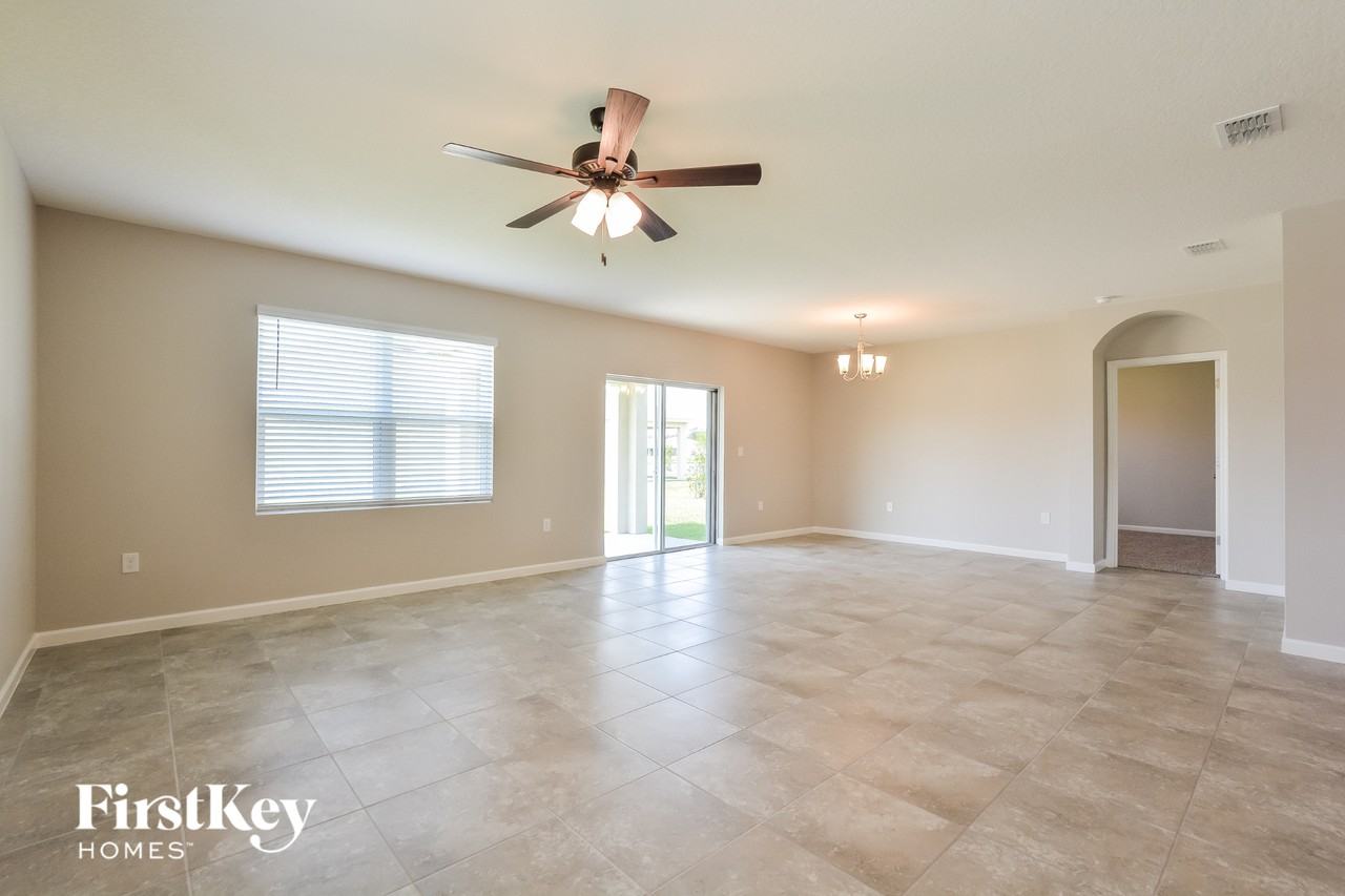 545 Sorrento Dr - Photo 2 of 15