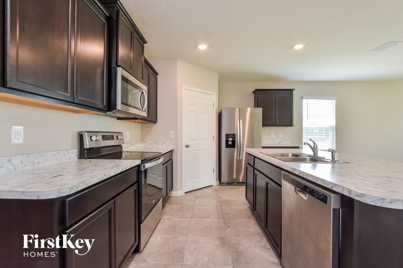 545 Sorrento Dr - Photo 6 of 15