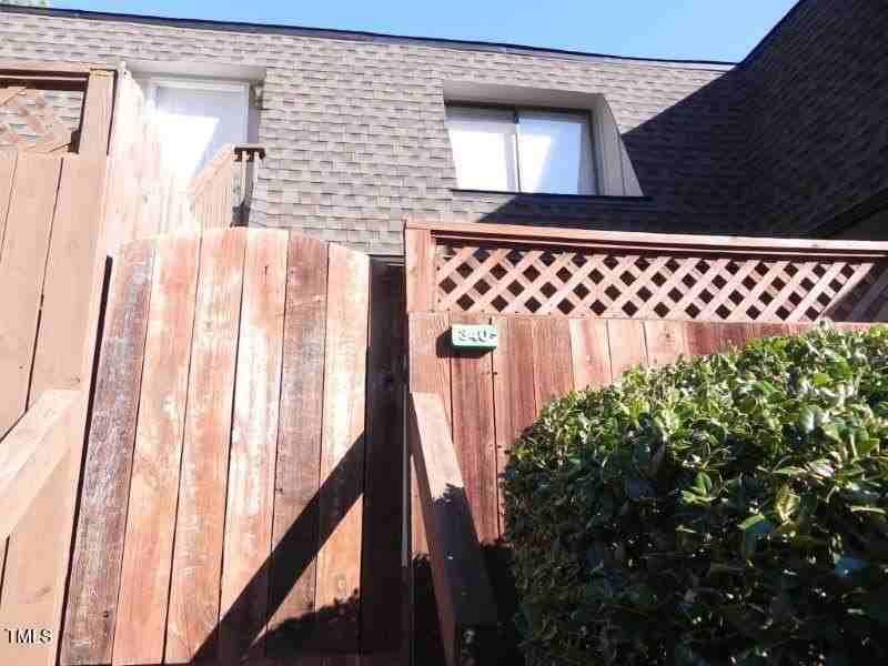340 Summerwalk Cir - Photo 2 of 13