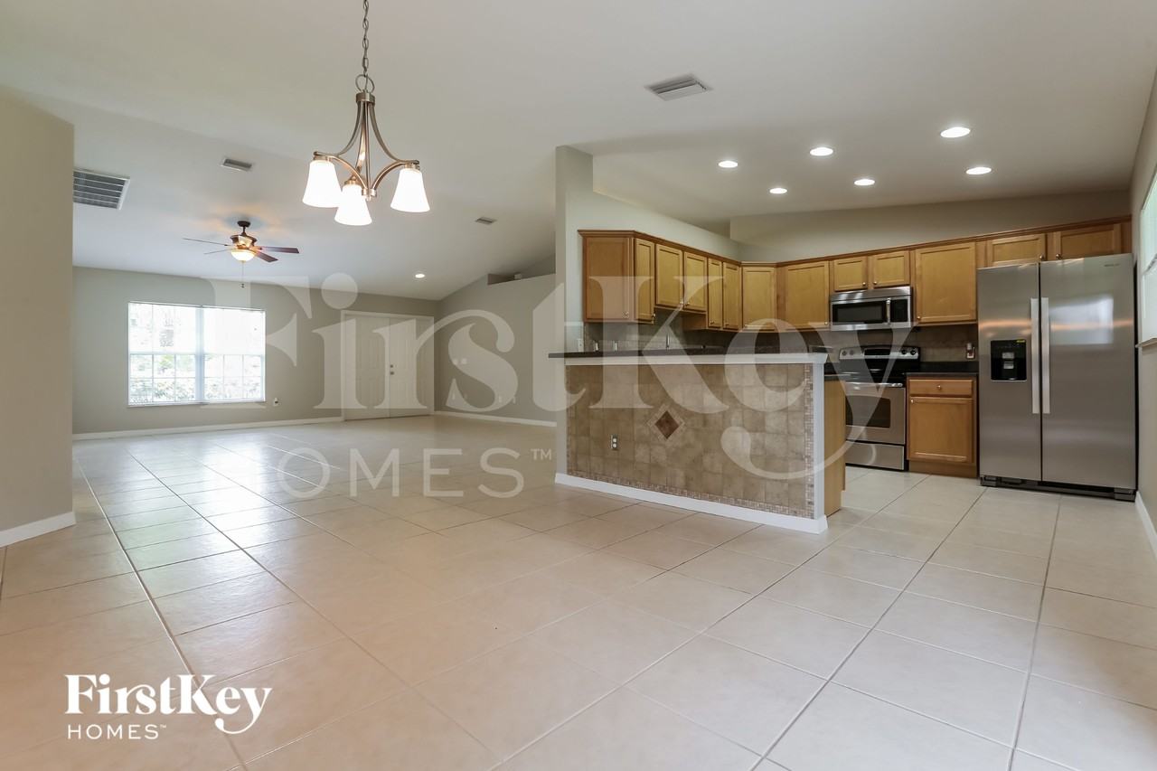 2463 Alesio Ave - Photo 5 of 16