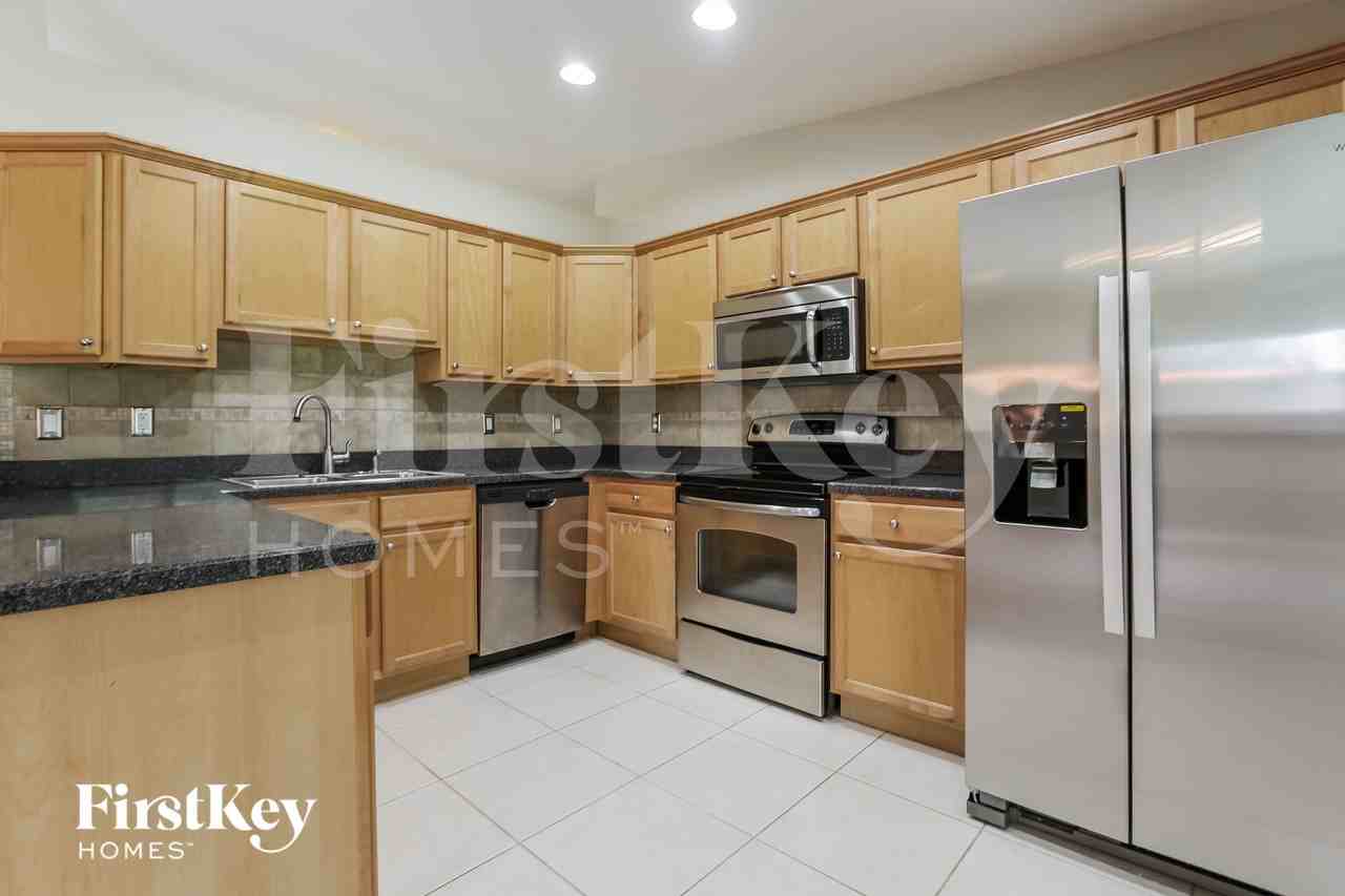 2463 Alesio Ave - Photo 6 of 16