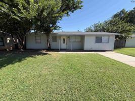 featured image of 117 W Garden Dr