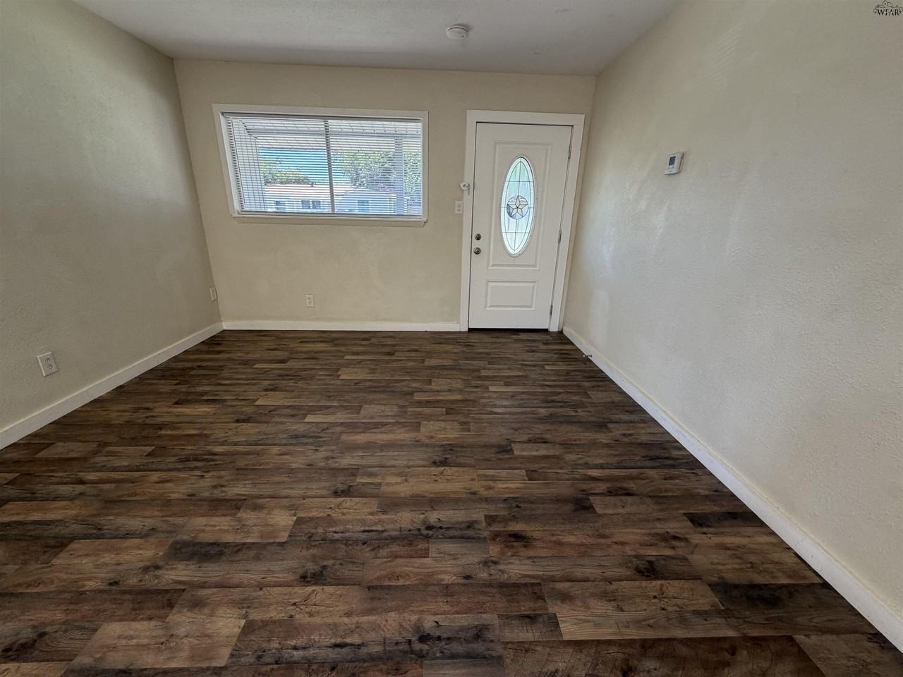 117 W Garden Dr - Photo 2 of 10
