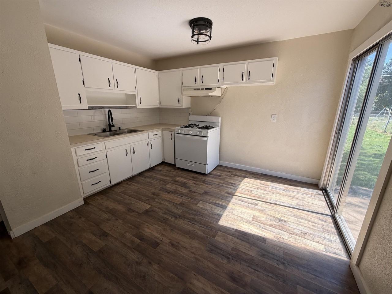 117 W Garden Dr - Photo 3 of 10