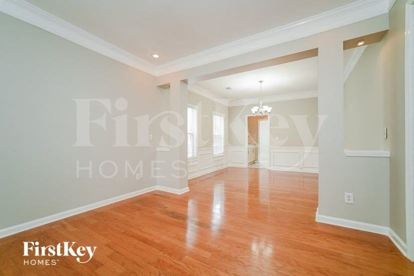 7504 Cole Ln - Photo 3 of 15