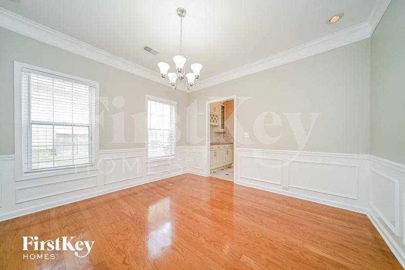 7504 Cole Ln - Photo 5 of 15