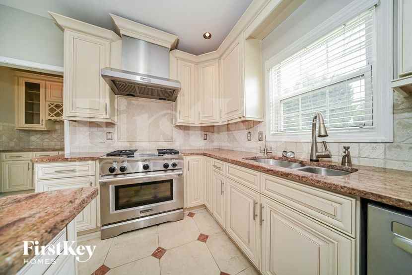 7504 Cole Ln - Photo 6 of 15