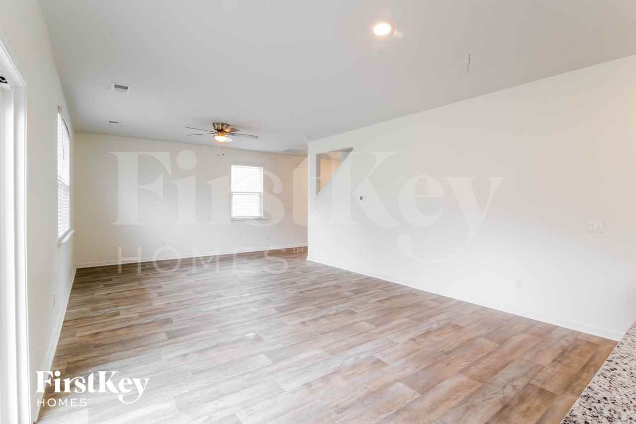 114 Whispering Wood Dr - Photo 4 of 15