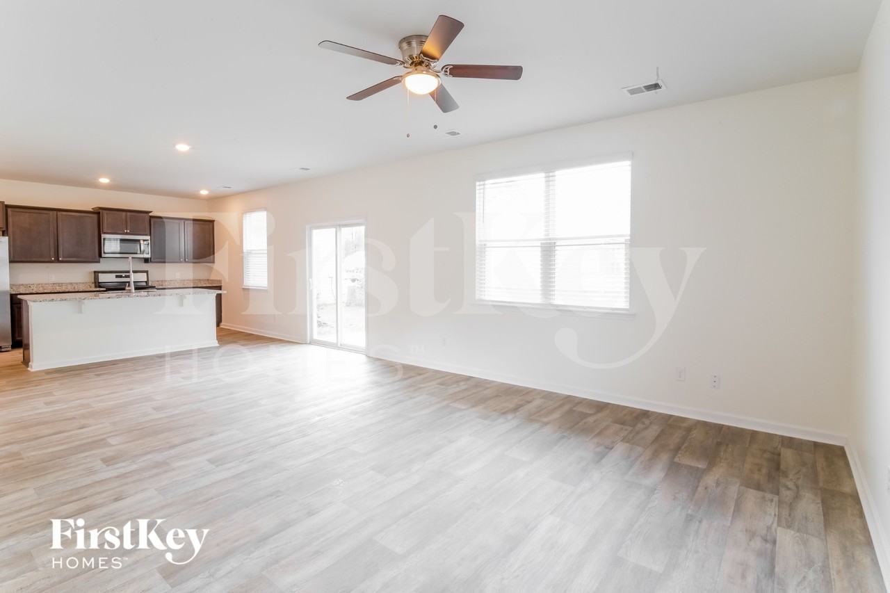 114 Whispering Wood Dr - Photo 5 of 15