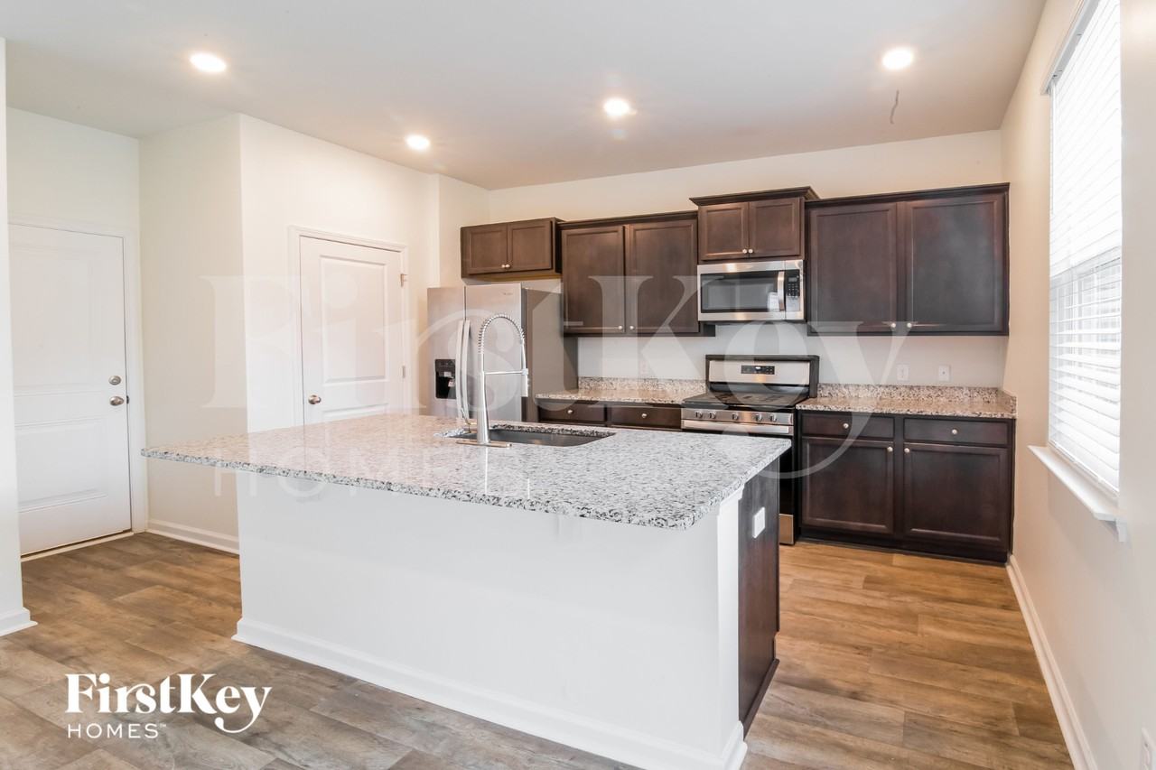 114 Whispering Wood Dr - Photo 6 of 15
