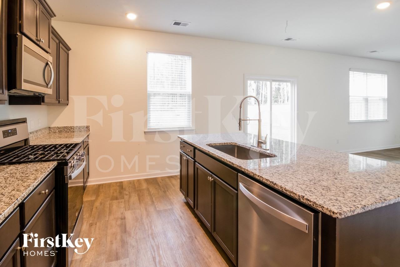 114 Whispering Wood Dr - Photo 7 of 15