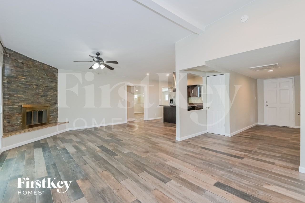 5136 E Alberta Dr - Photo 3 of 15