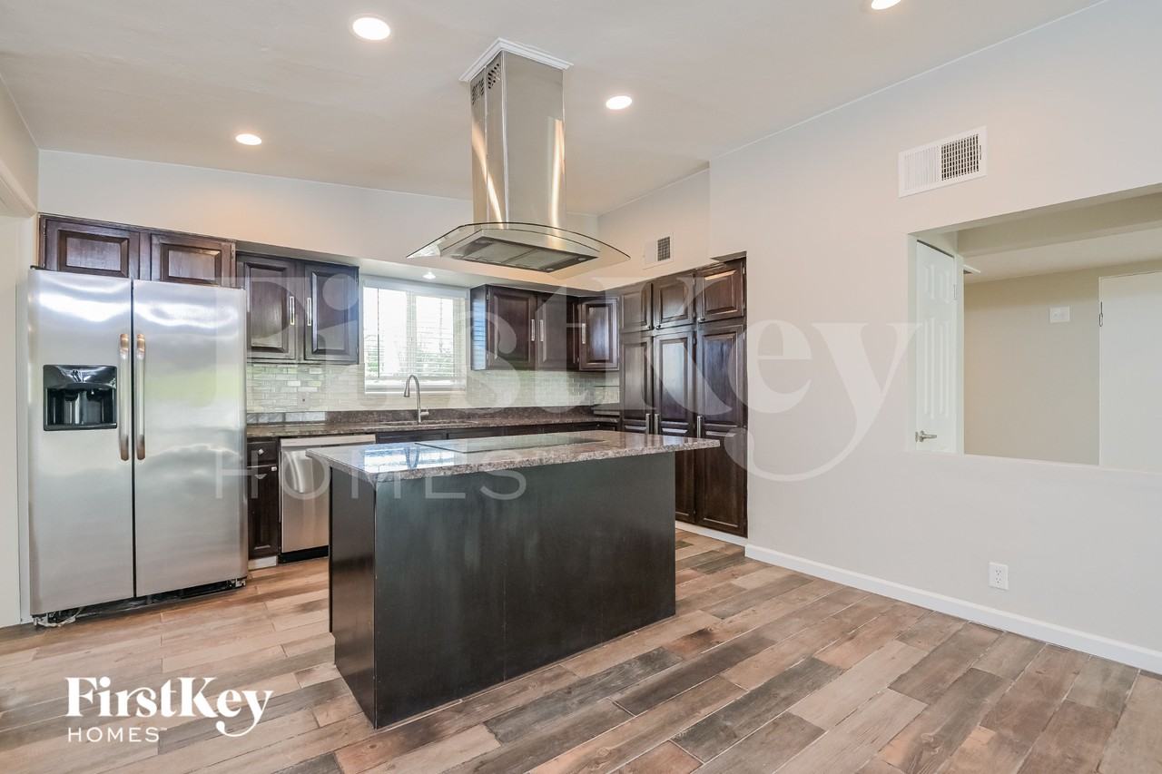 5136 E Alberta Dr - Photo 4 of 15