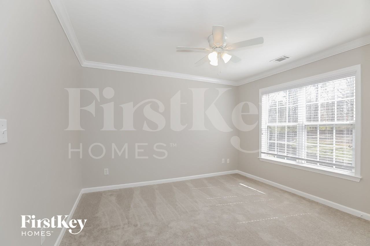 2127 Mitford Ct - Photo 6 of 15