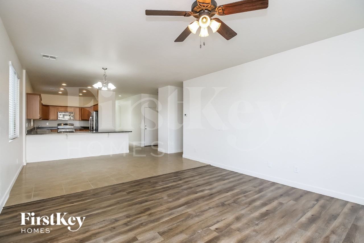 5044 E Iolite St - Photo 3 of 18