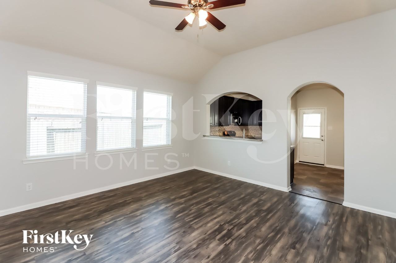 8330 Hampton Bay Dr - Photo 3 of 16