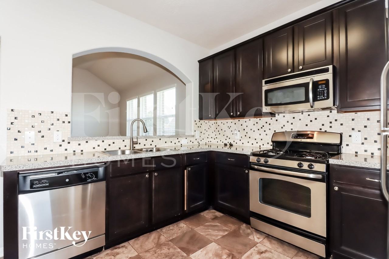 8330 Hampton Bay Dr - Photo 6 of 16