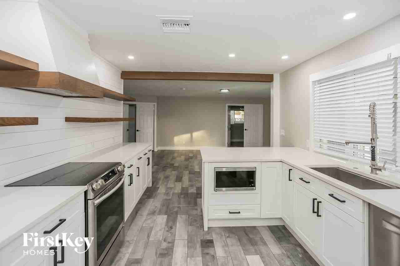 4409 W Griswold Rd - Photo 6 of 15