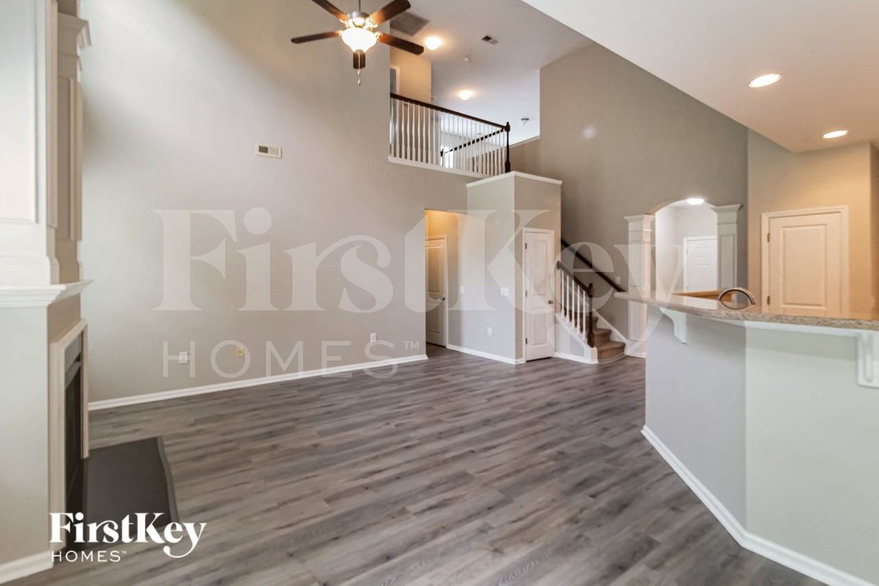 918 Laurel Oak Ln - Photo 3 of 16