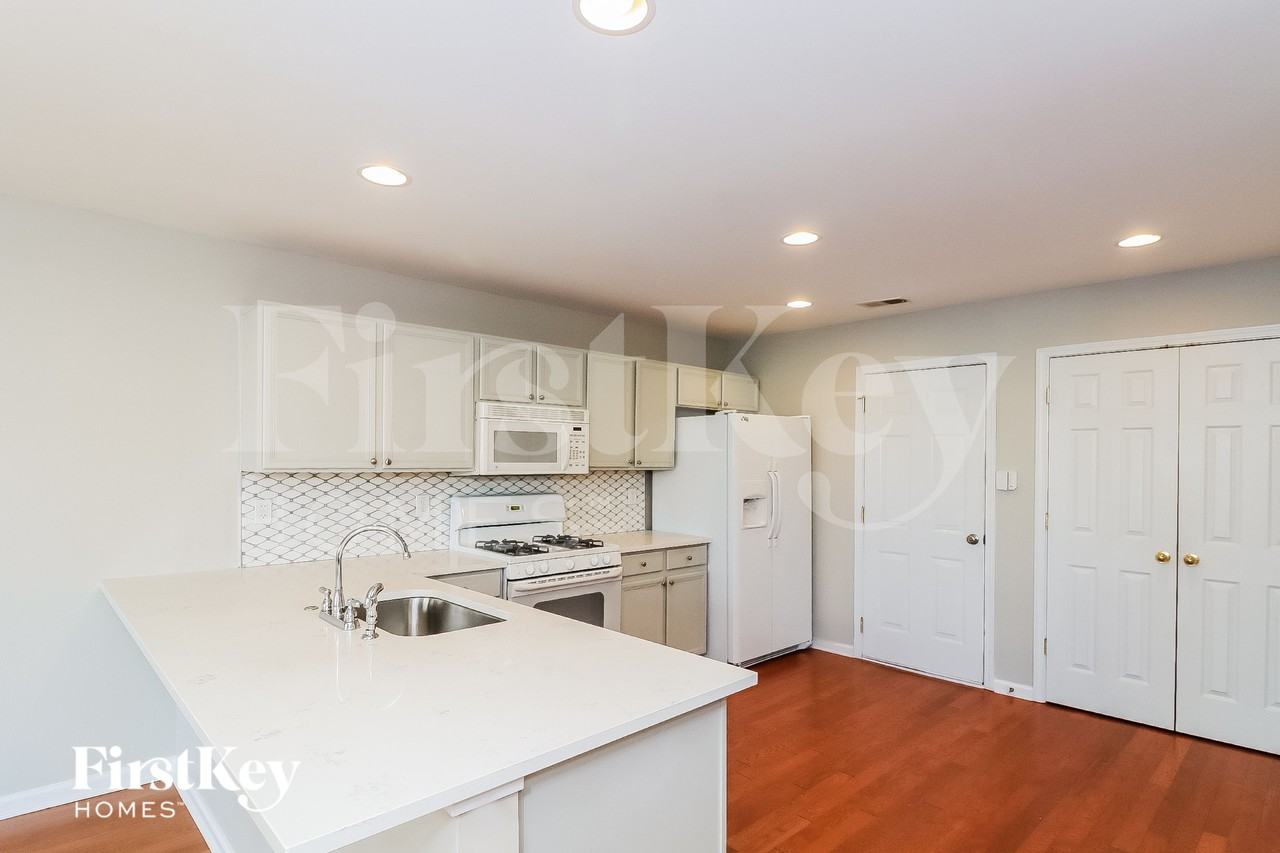2430 Gatewater Ct - Photo 6 of 15