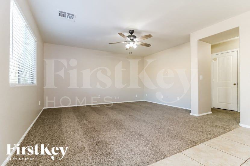 10222 W Hess St - Photo 3 of 15