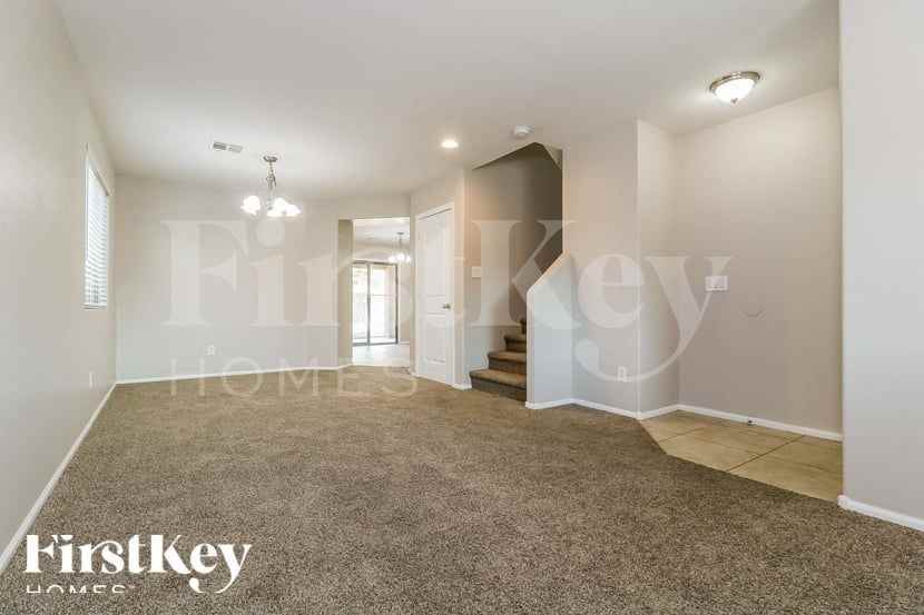 10222 W Hess St - Photo 4 of 15