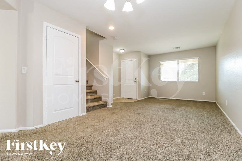 10222 W Hess St - Photo 5 of 15