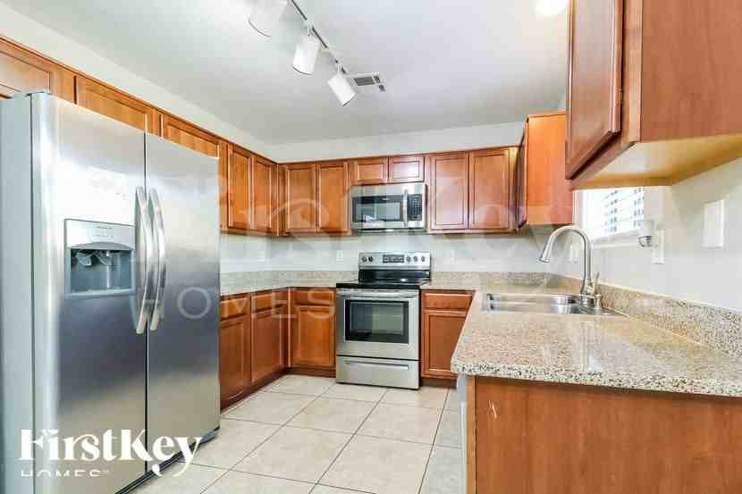 10222 W Hess St - Photo 7 of 15