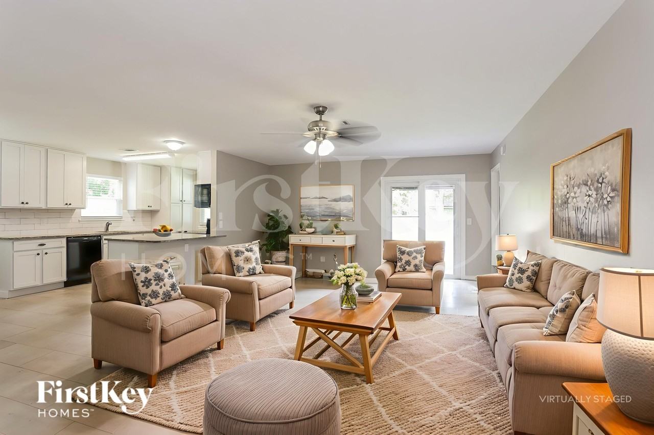 1047 Cove Landing Dr - Photo 4 of 18