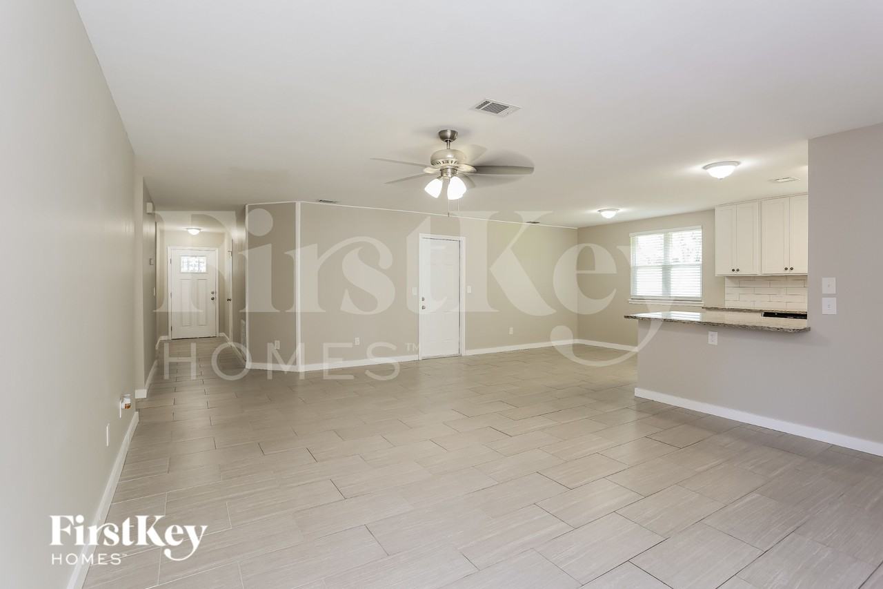 1047 Cove Landing Dr - Photo 5 of 18