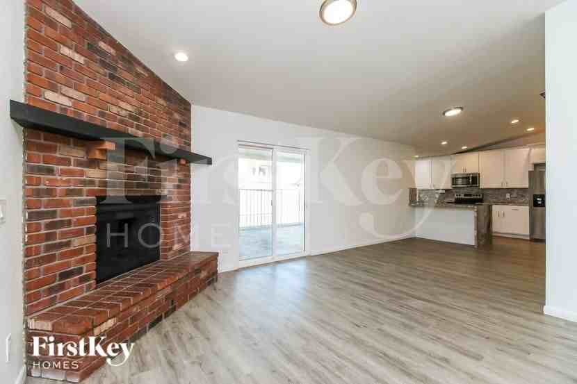 9321 E Dallas St - Photo 4 of 16