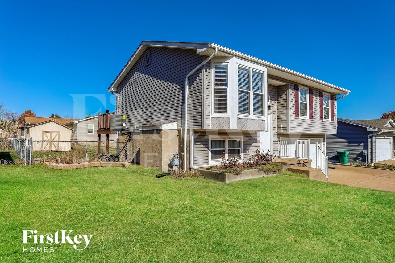3201 Lupine Dr - Photo 2 of 15