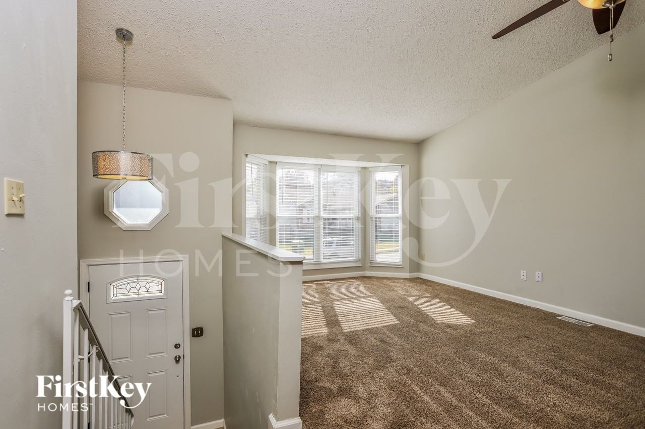 3201 Lupine Dr - Photo 3 of 15