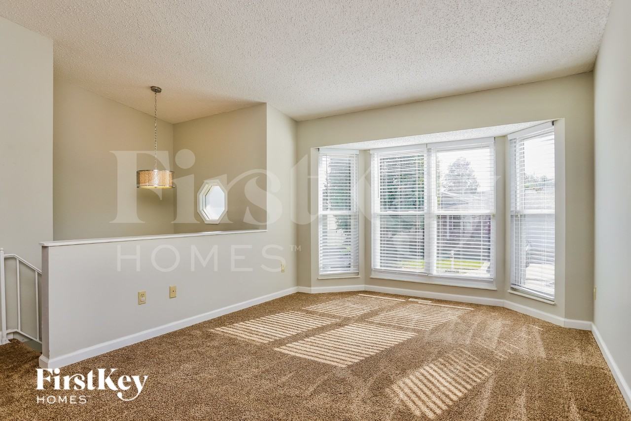 3201 Lupine Dr - Photo 4 of 15