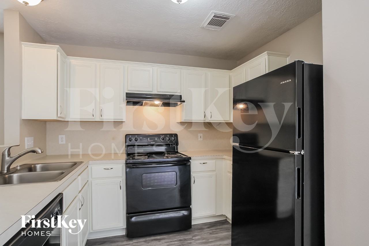 916 Willaby St - Photo 5 of 16