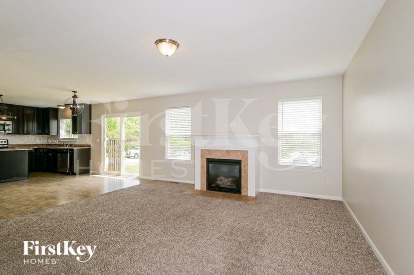 900 Tower Pl - Photo 3 of 16